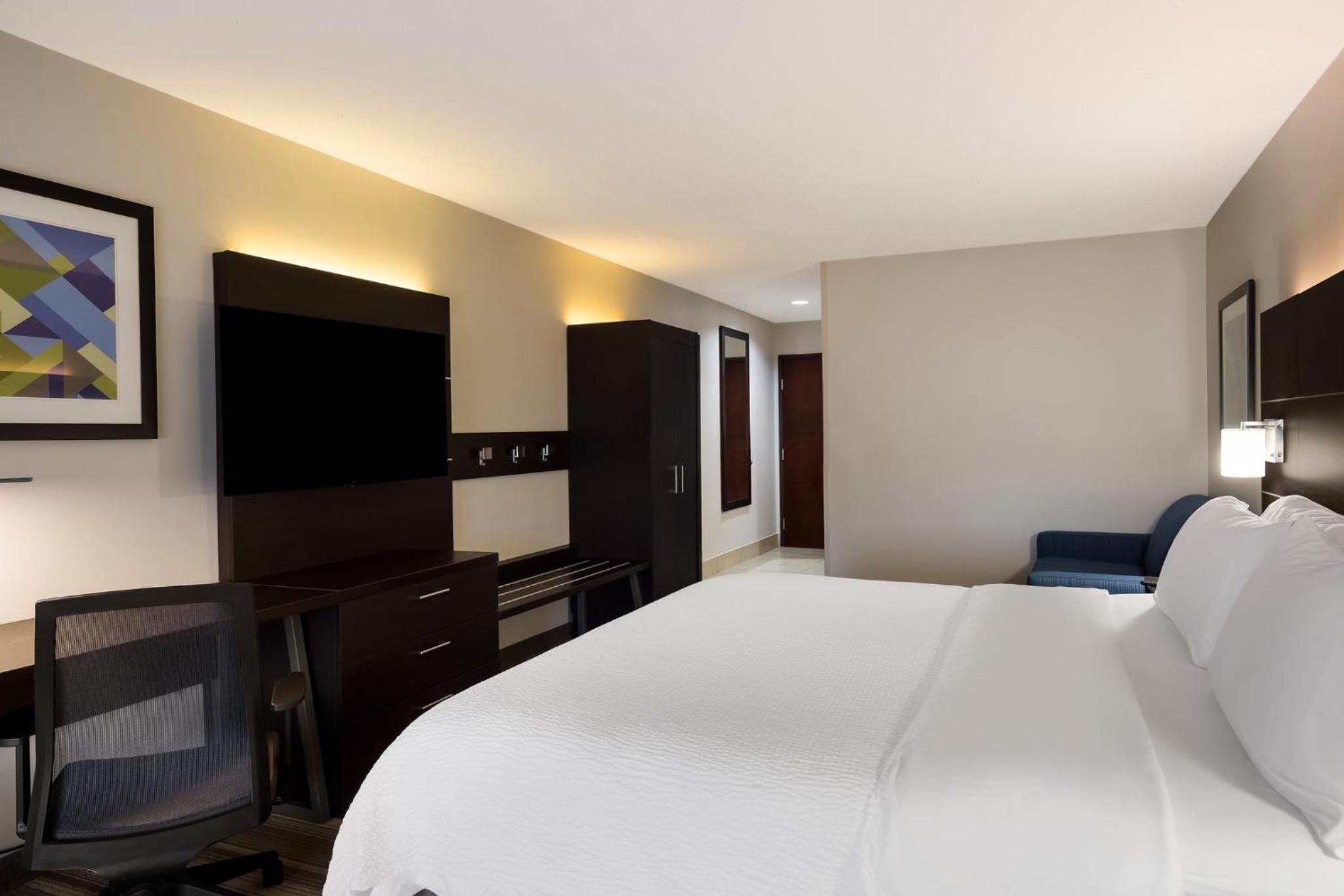 holiday inn express and suites newton by ihg