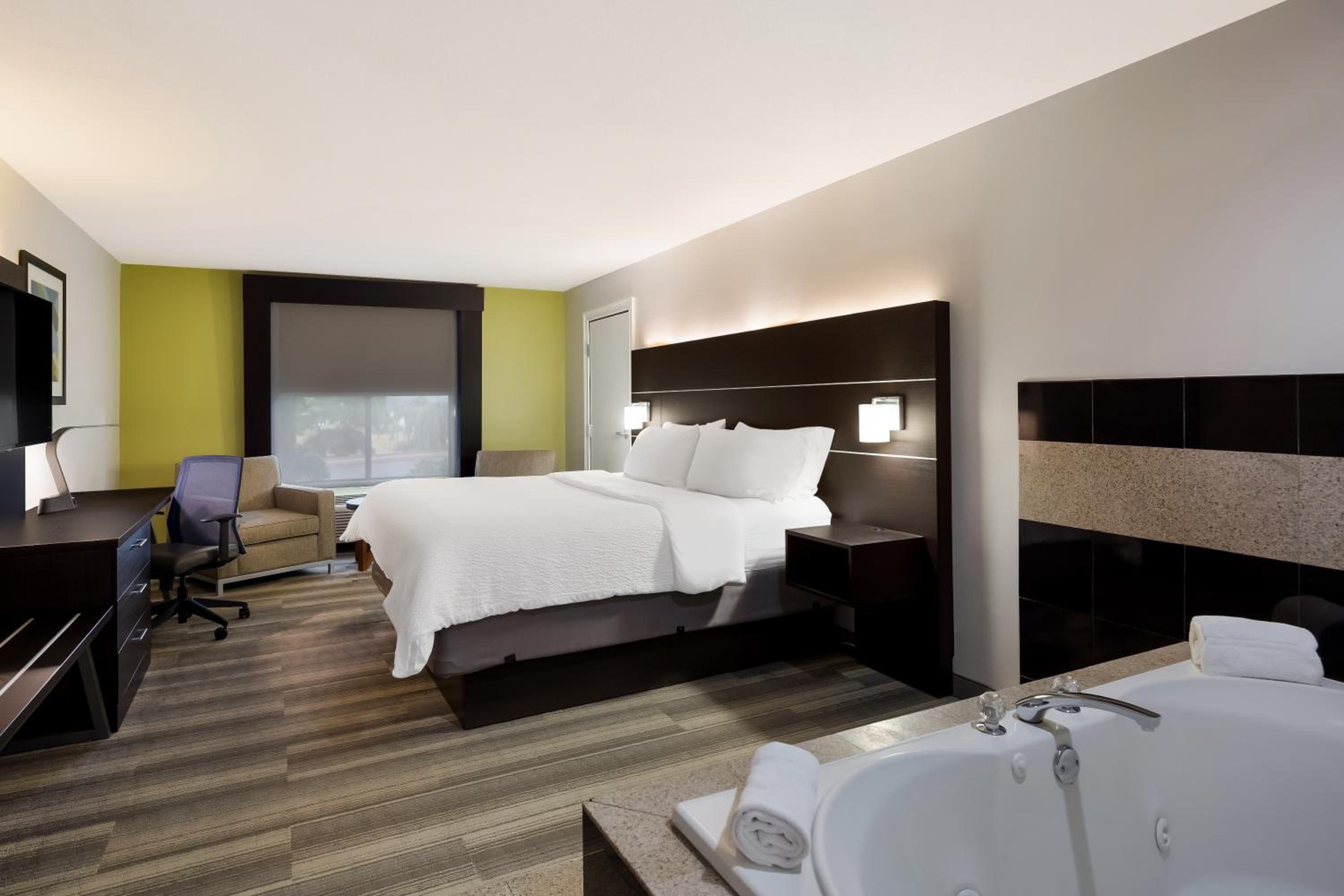 holiday inn express and suites newton by ihg