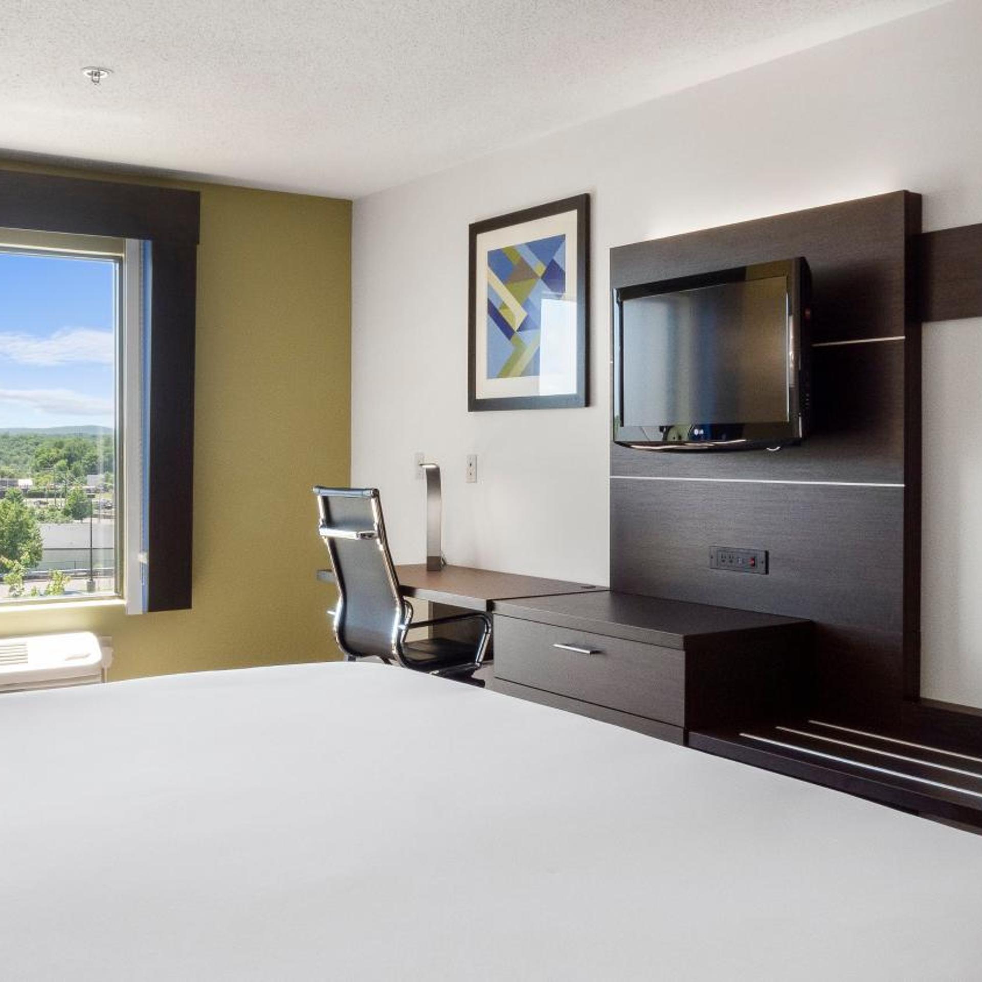holiday inn express and suites newton by ihg