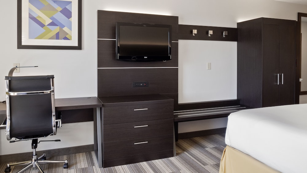 holiday inn express and suites newton by ihg