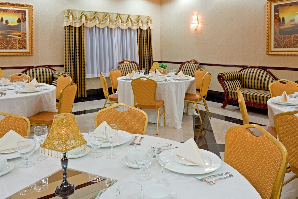 holiday inn express and suites newton by ihg
