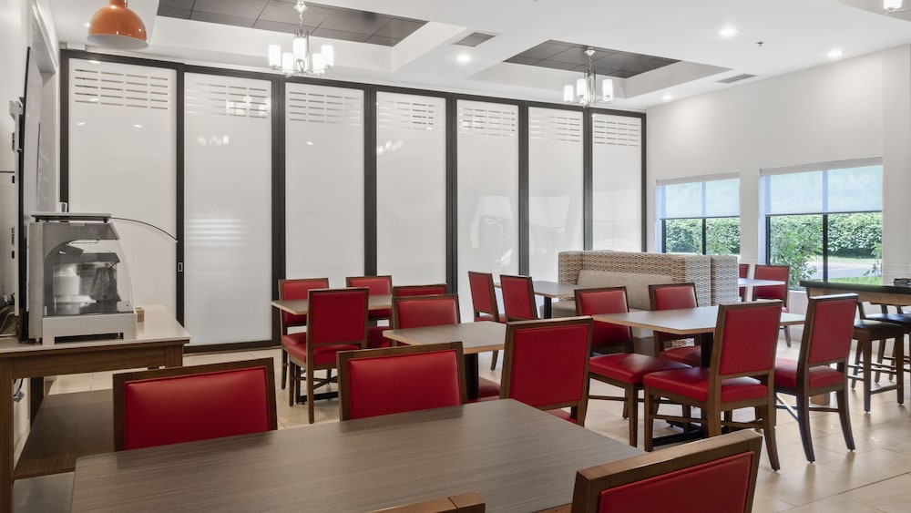 holiday inn express and suites newton by ihg