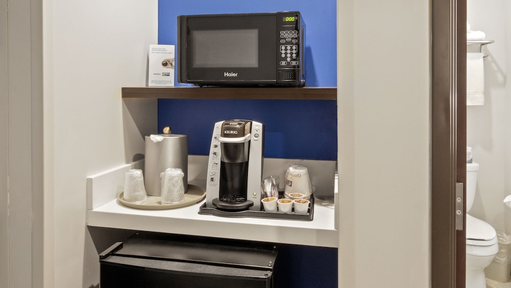 holiday inn express and suites newton by ihg