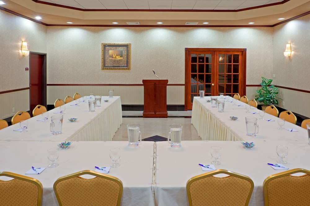 holiday inn express and suites newton by ihg