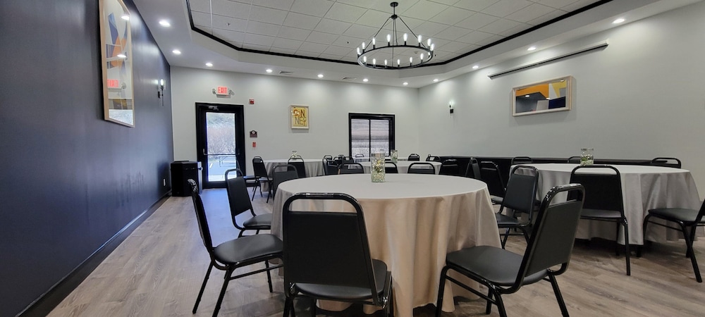 holiday inn express and suites newton by ihg