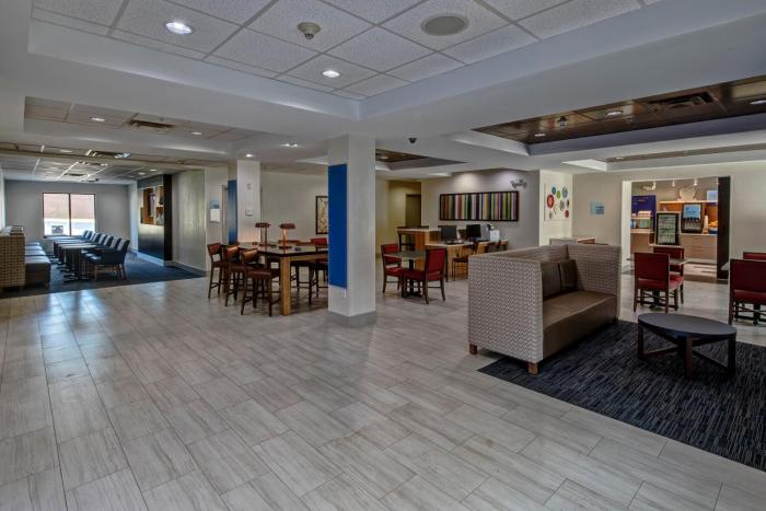 holiday inn express and suites smyrna by ihg
