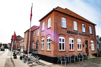 ansager hotel og hytteby