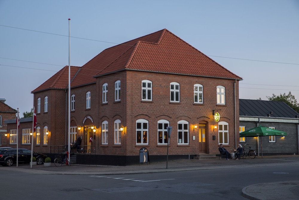 ansager hotel og hytteby