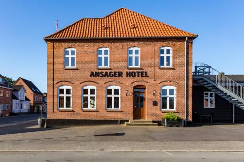 ansager hotel og hytteby