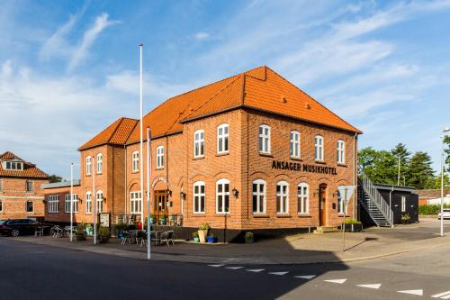 ansager hotel og hytteby