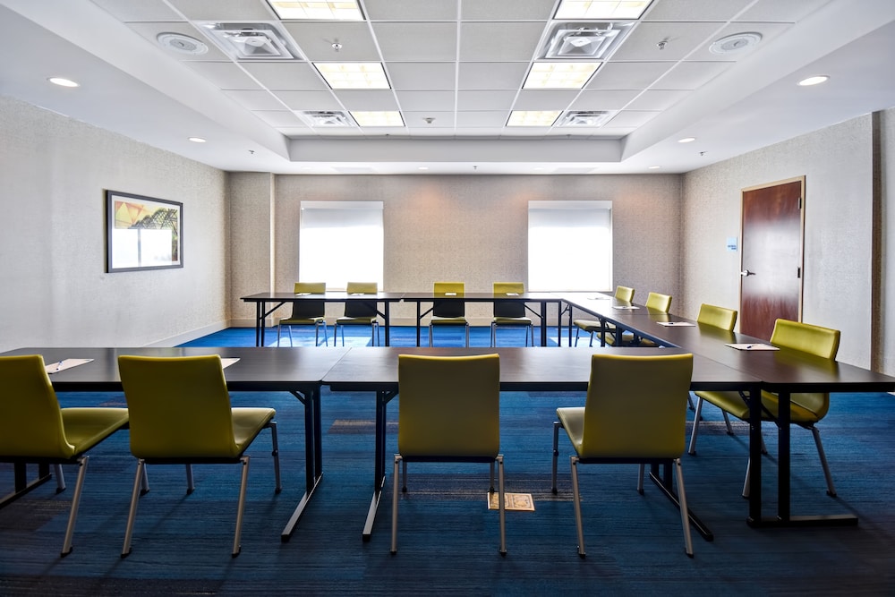 holiday inn express and suites schererville by ihg