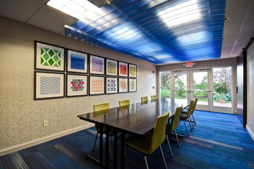 holiday inn express and suites schererville by ihg