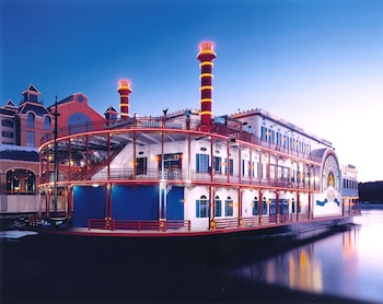 Ameristar Casino Hotel Council Bluffs,Council Bluffs>>Carter Lake,4 star