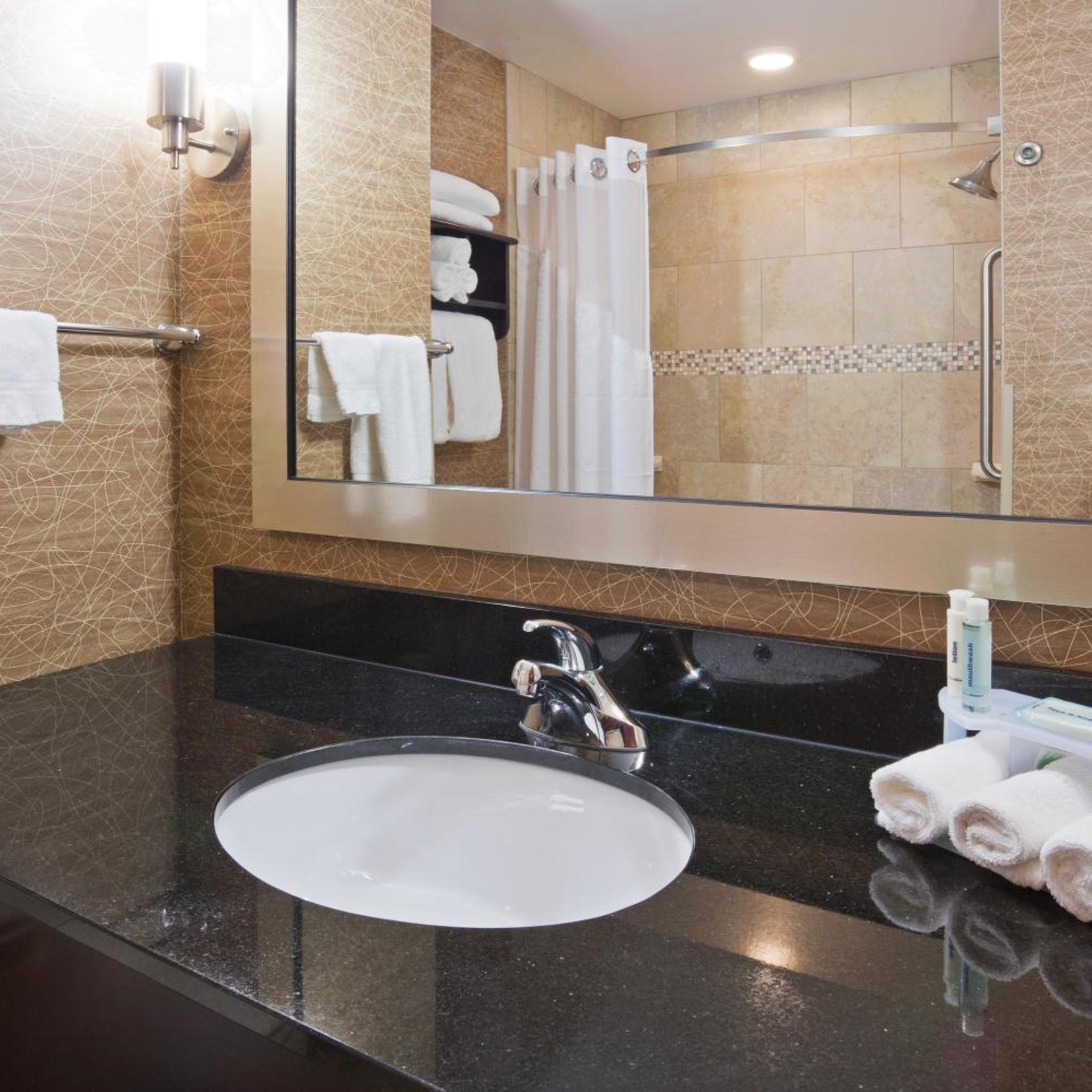 holiday inn express and suites rochester west medical center by ihg
