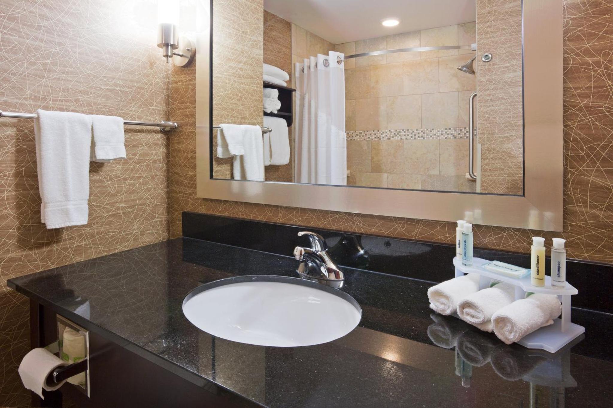 holiday inn express and suites rochester west medical center by ihg
