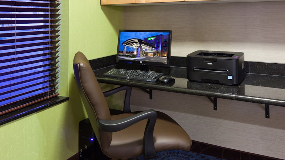 holiday inn express and suites rochester west medical center by ihg