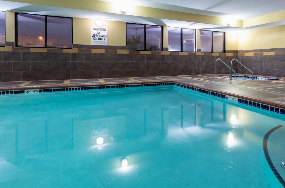 holiday inn express and suites rochester west medical center by ihg