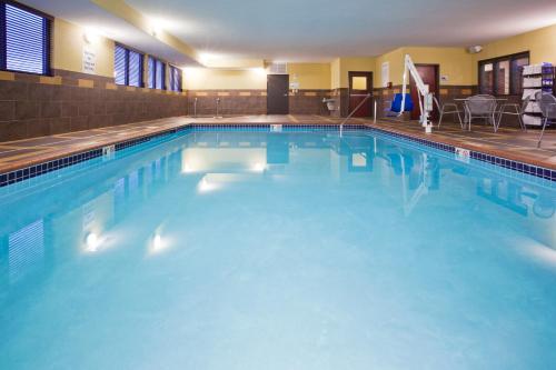 holiday inn express and suites rochester west medical center by ihg