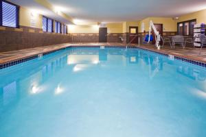 holiday inn express and suites rochester west medical center by ihg