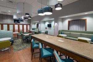 Hampton Inn & Suites Winston-Salem/University Area, Nc,Old Salem>>Charlotte,3 star