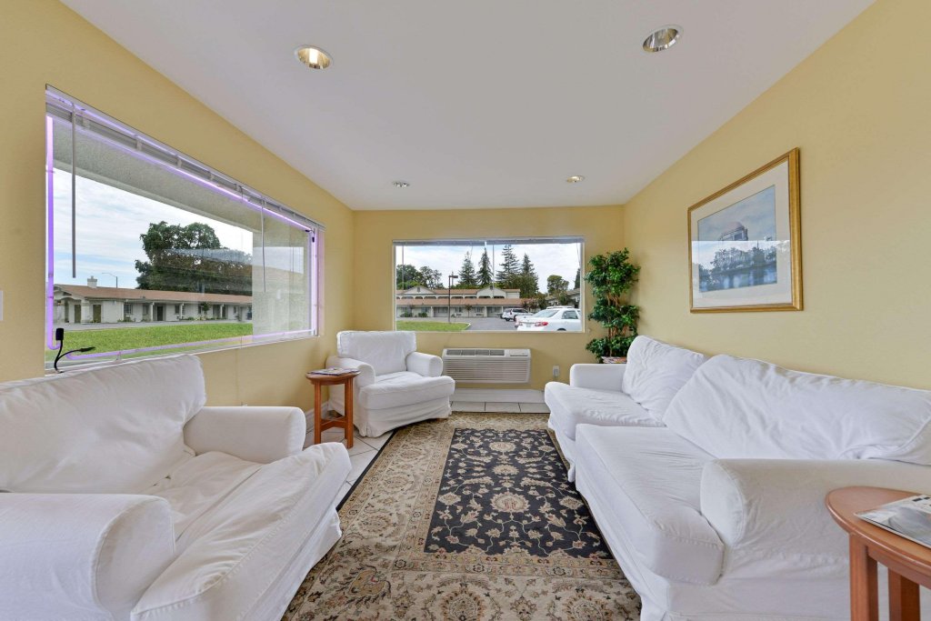 Rodeway Inn Stockton Area,Stockton,2 star