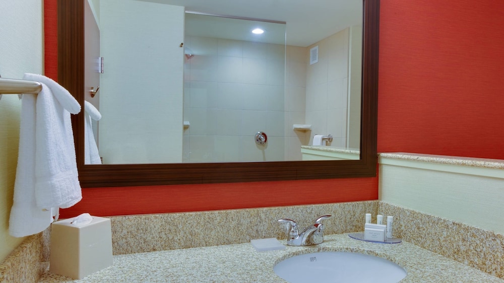 Courtyard By Marriott Pittsburgh North/Cranberry Woods,Beaver Falls>>Allegheny County,3 star