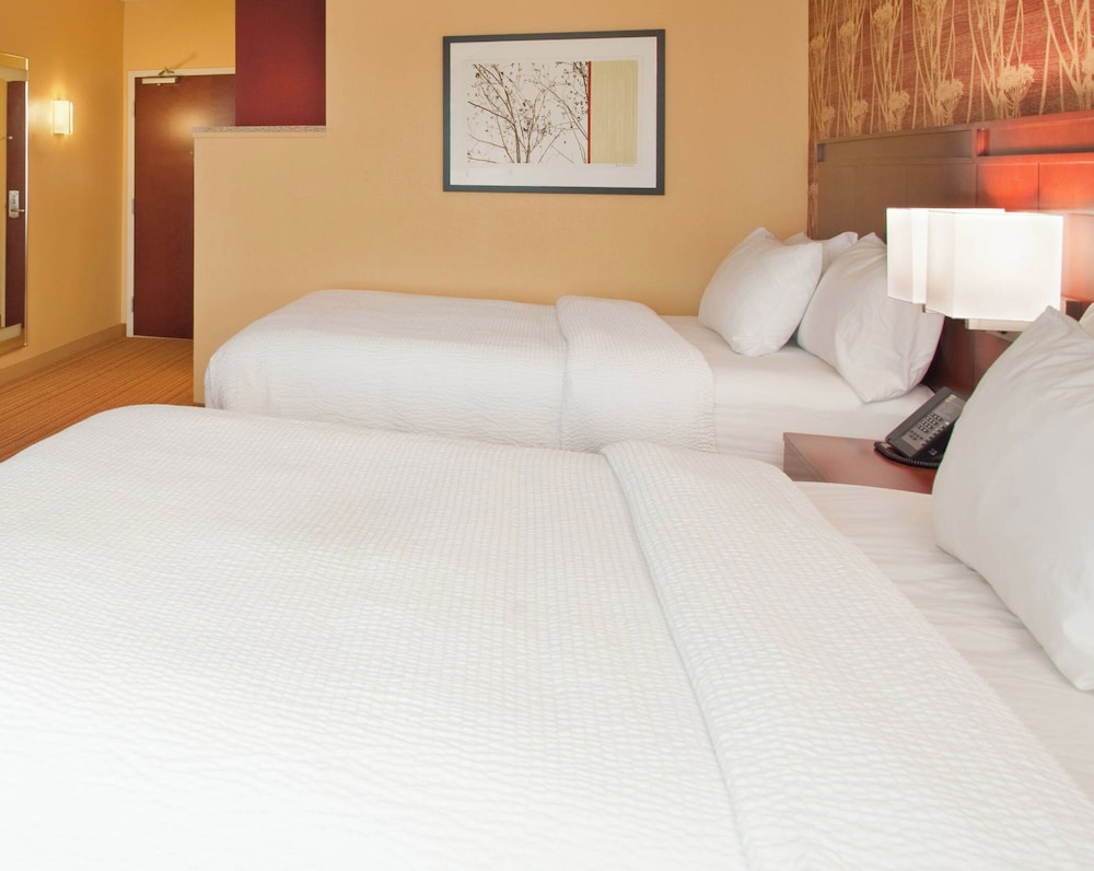 Courtyard By Marriott Pittsburgh North/Cranberry Woods,Beaver Falls>>Allegheny County,3 star