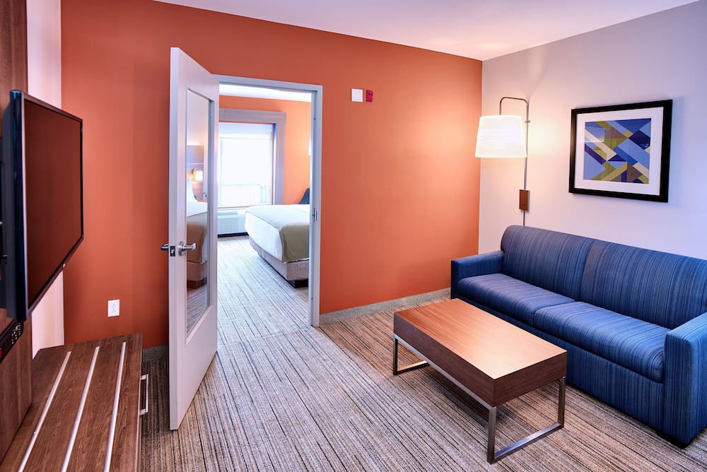 holiday inn express hotel and suites airport dieppe by ihg