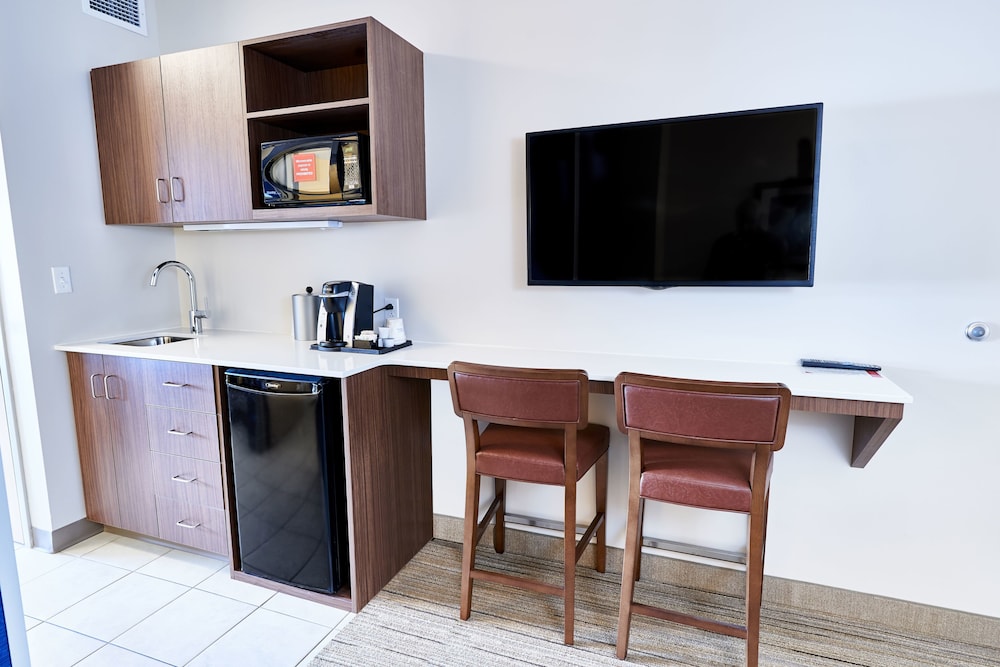 holiday inn express hotel and suites airport dieppe by ihg