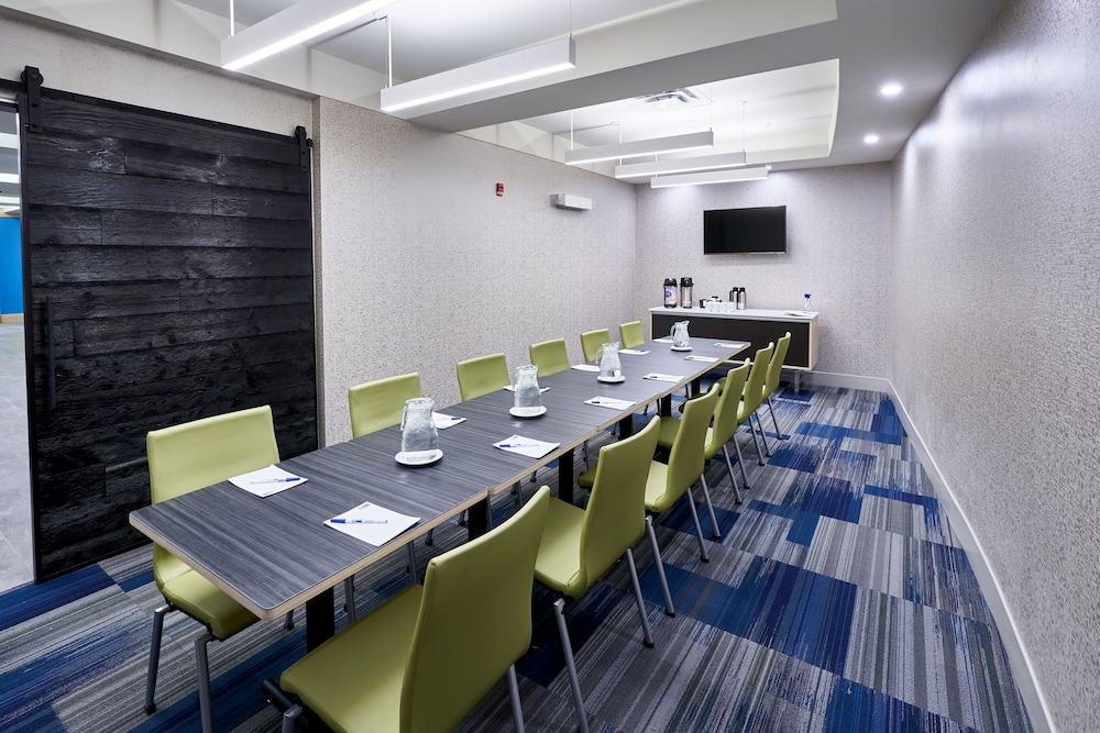 holiday inn express hotel and suites airport dieppe by ihg