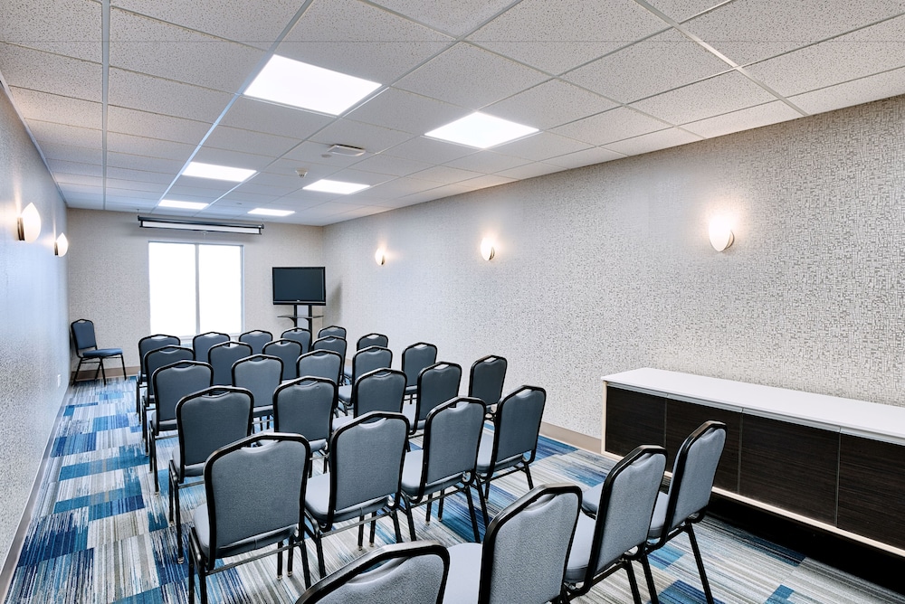 holiday inn express hotel and suites airport dieppe by ihg