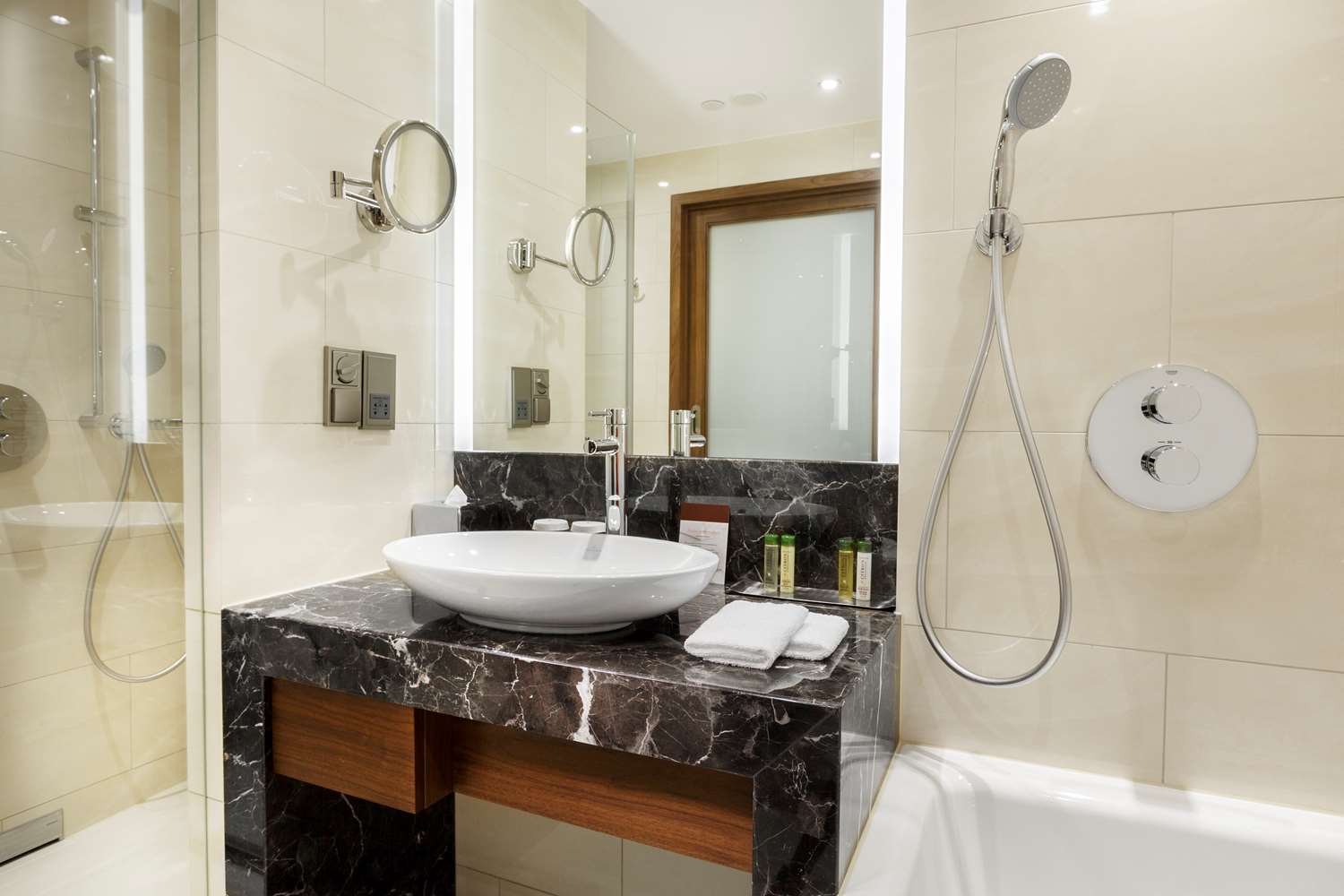 doubletree by hilton hotel and conference centre warsaw