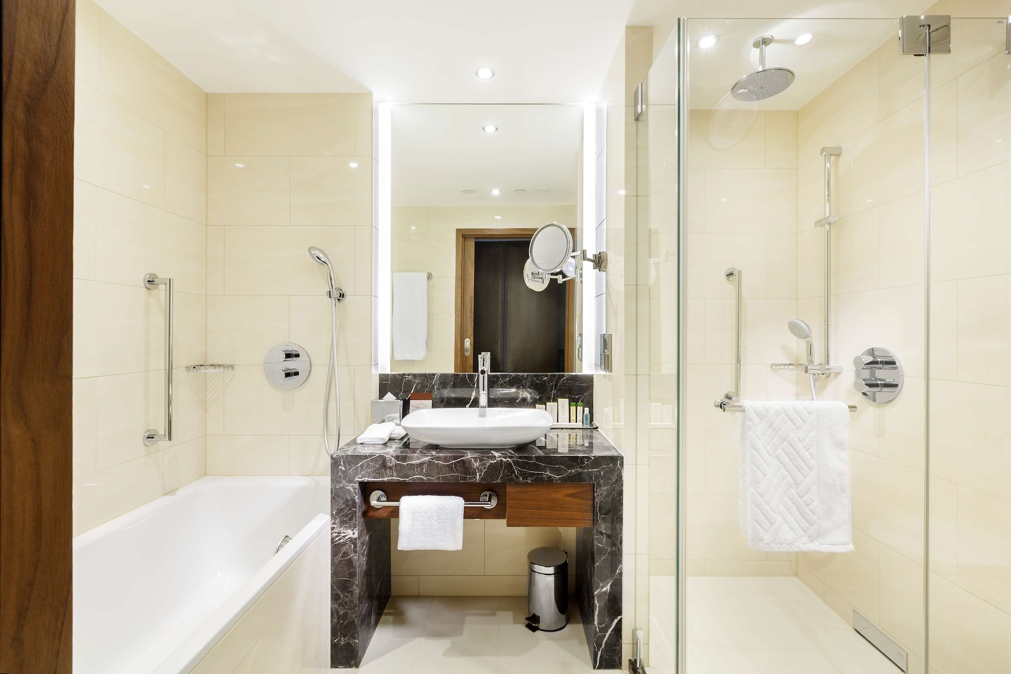 doubletree by hilton hotel and conference centre warsaw
