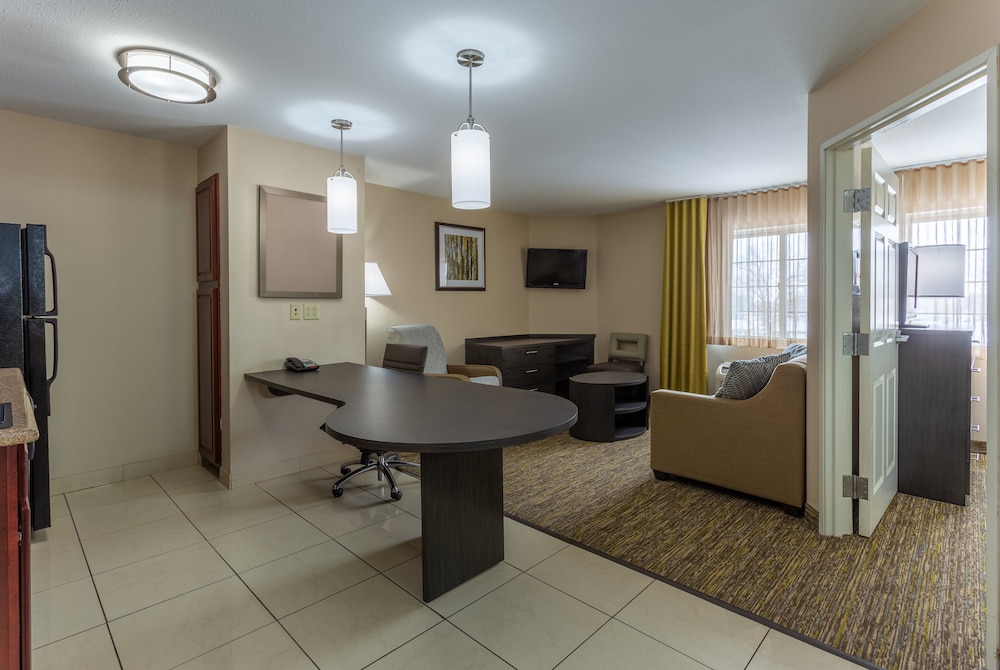 candlewood suites airport by ihg