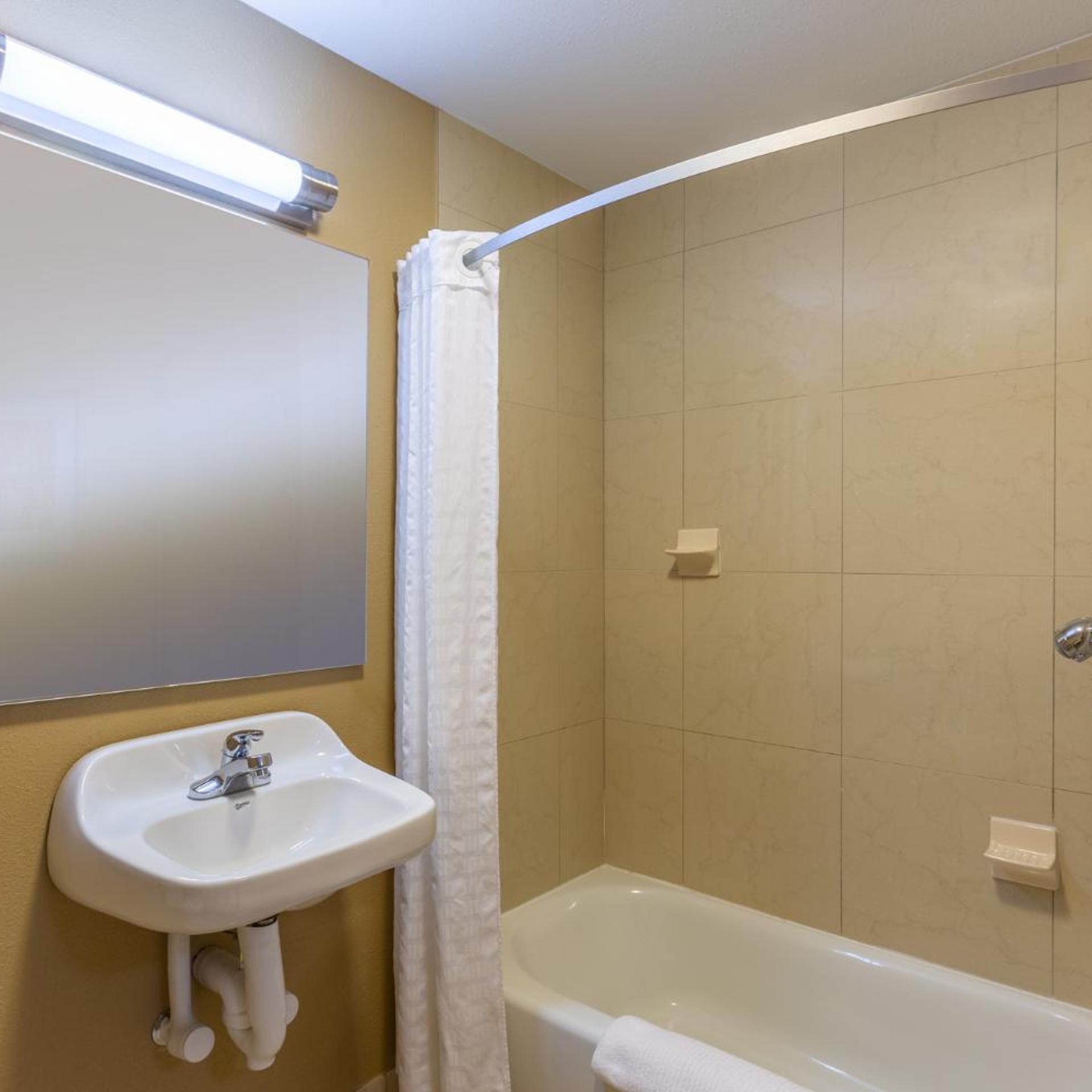 candlewood suites airport by ihg