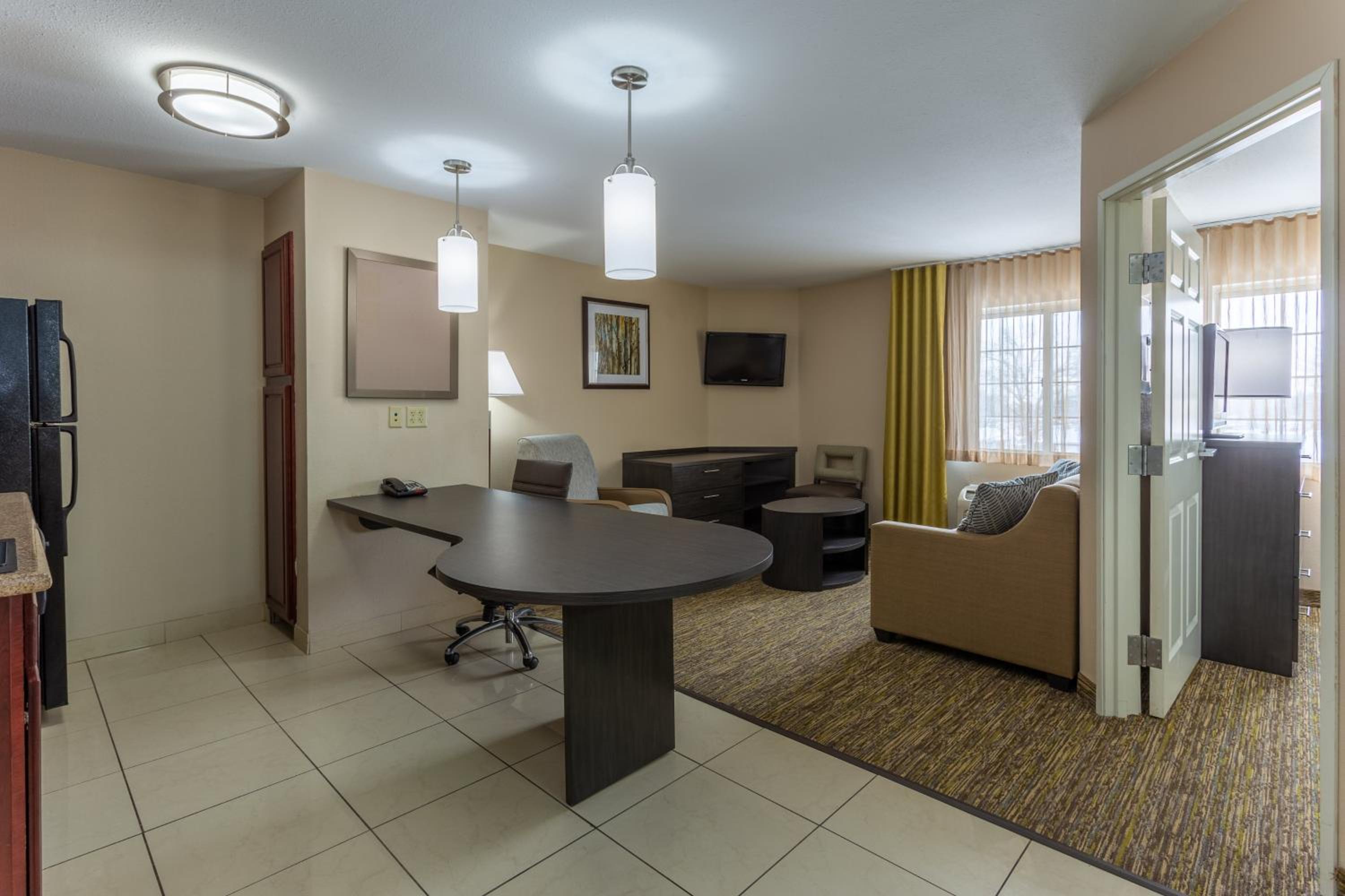 candlewood suites airport by ihg