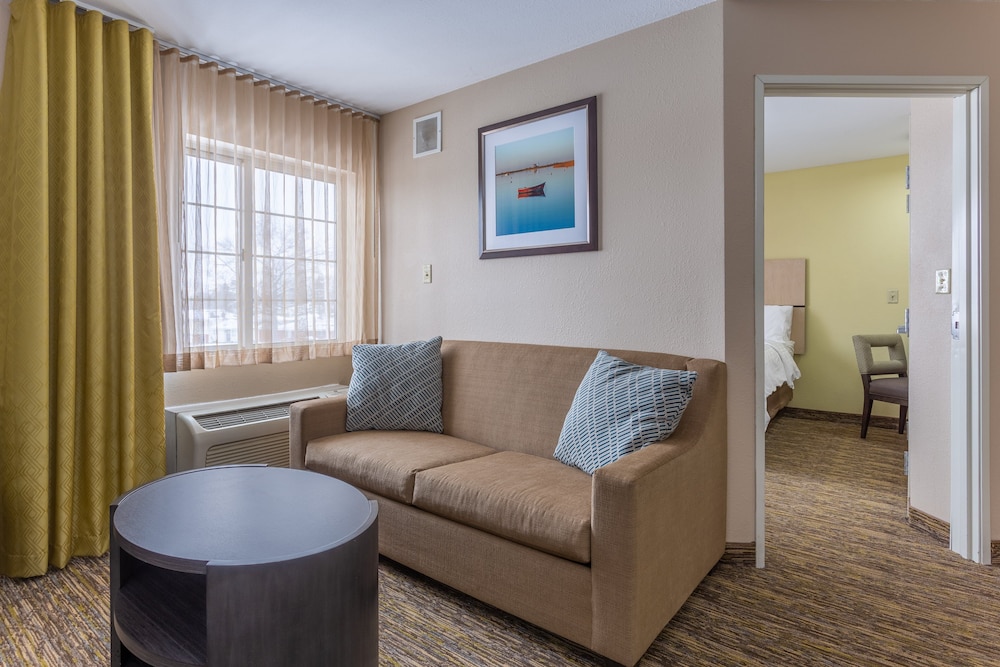 candlewood suites airport by ihg