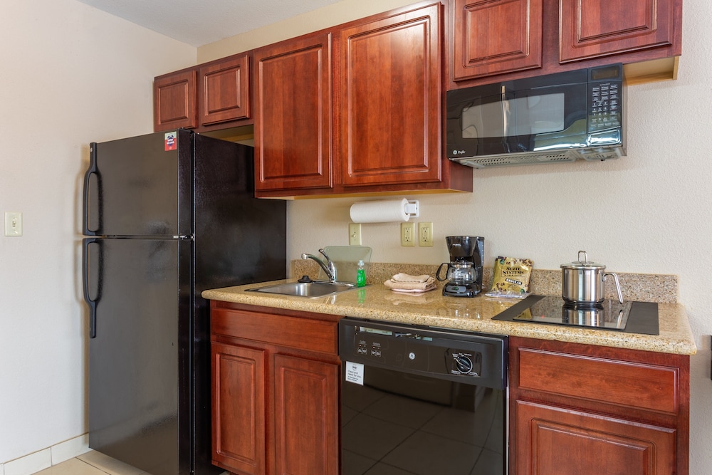 candlewood suites airport by ihg