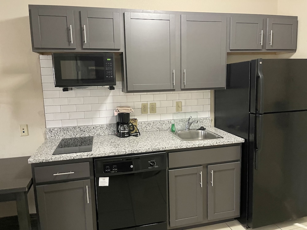 candlewood suites airport by ihg
