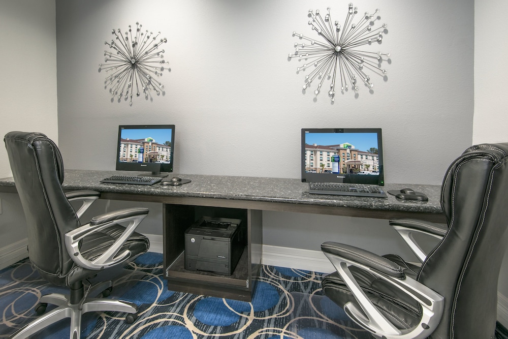 holiday inn express and suites houston intercontinental arpt