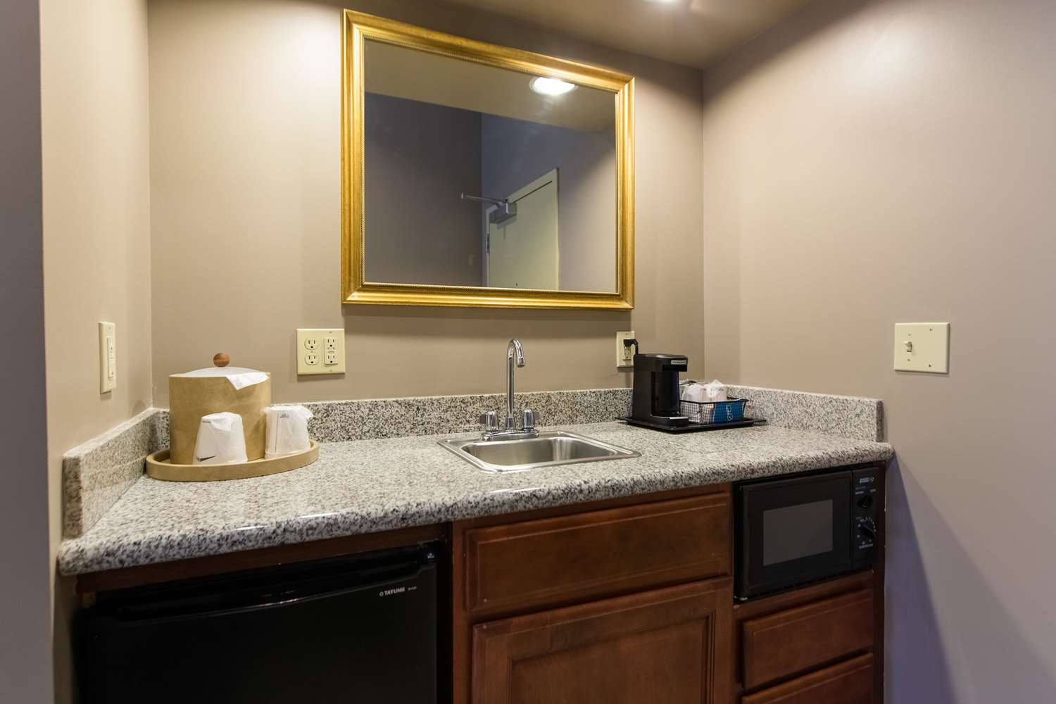 hampton inn hadley amherst area