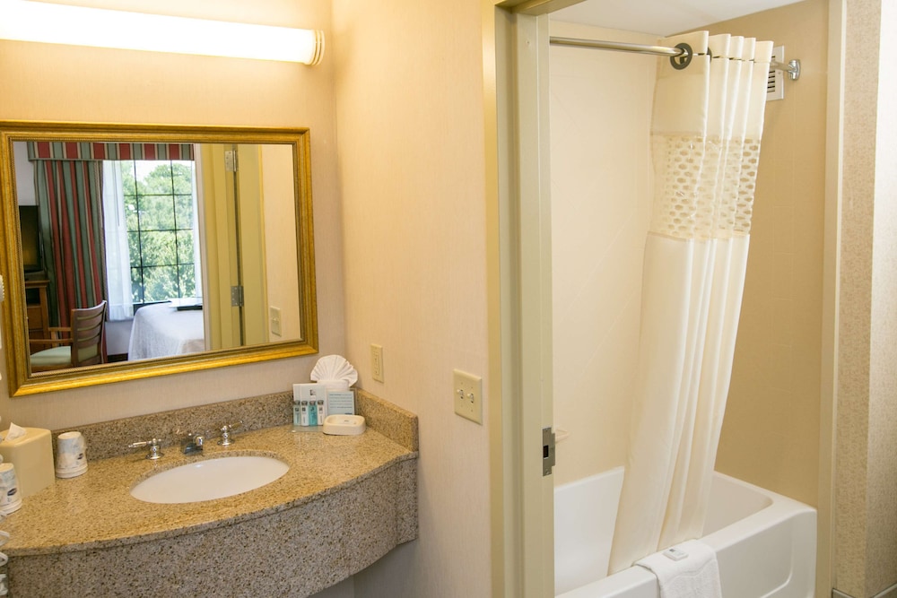 hampton inn hadley amherst area