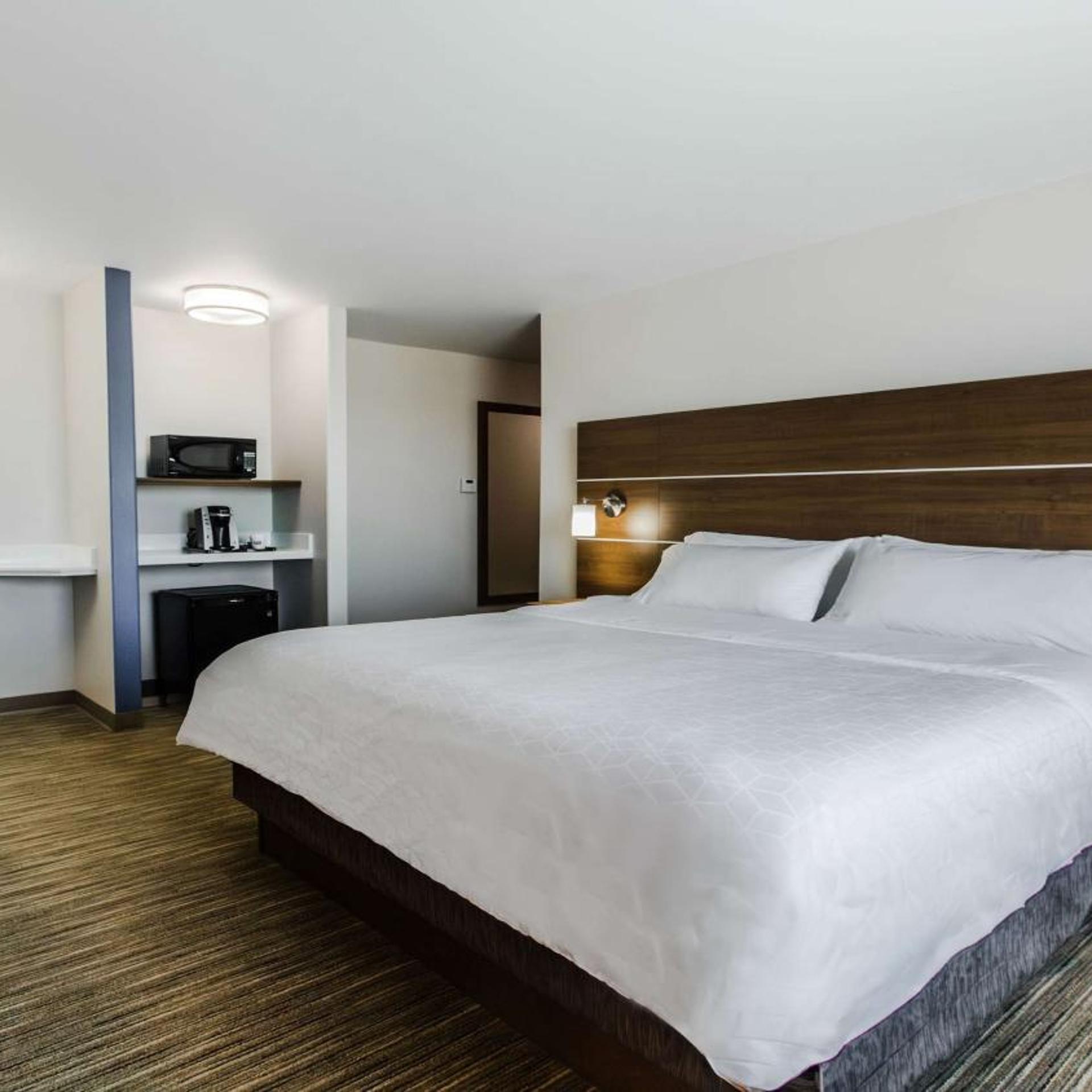holiday inn express and suites regina south by ihg