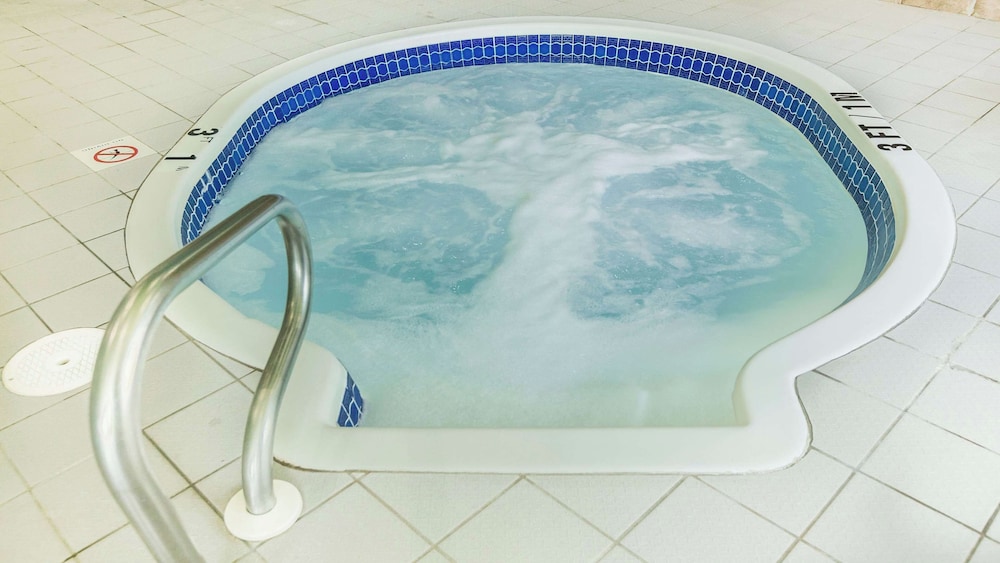 holiday inn express and suites regina south by ihg