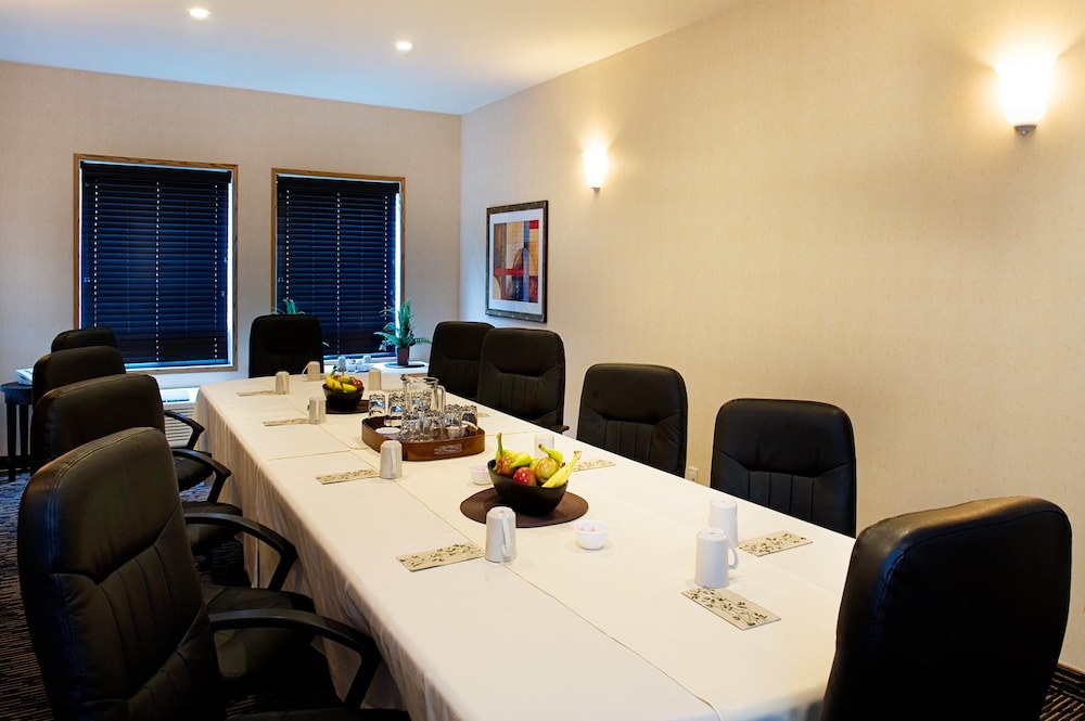 holiday inn express and suites regina south by ihg