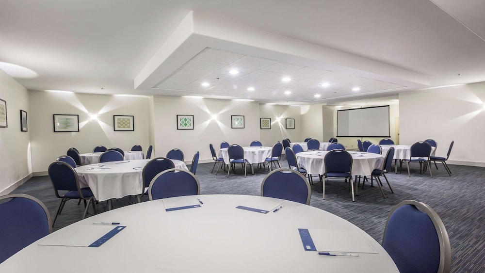 holiday inn express and suites regina south by ihg