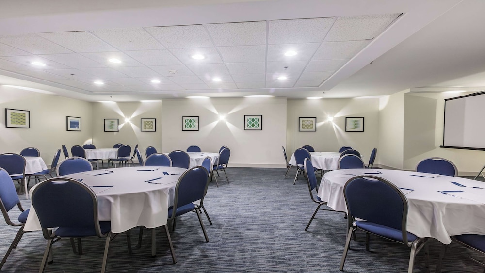 holiday inn express and suites regina south by ihg