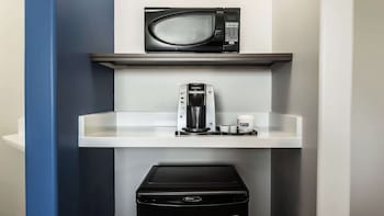 Holiday Inn Express & Suites Regina-South By Ihg,Regina>>Emerald Park,3 star