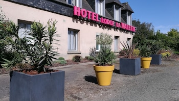 logis hotel lodge la valette