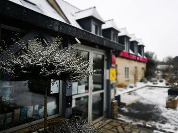 logis hotel lodge la valette